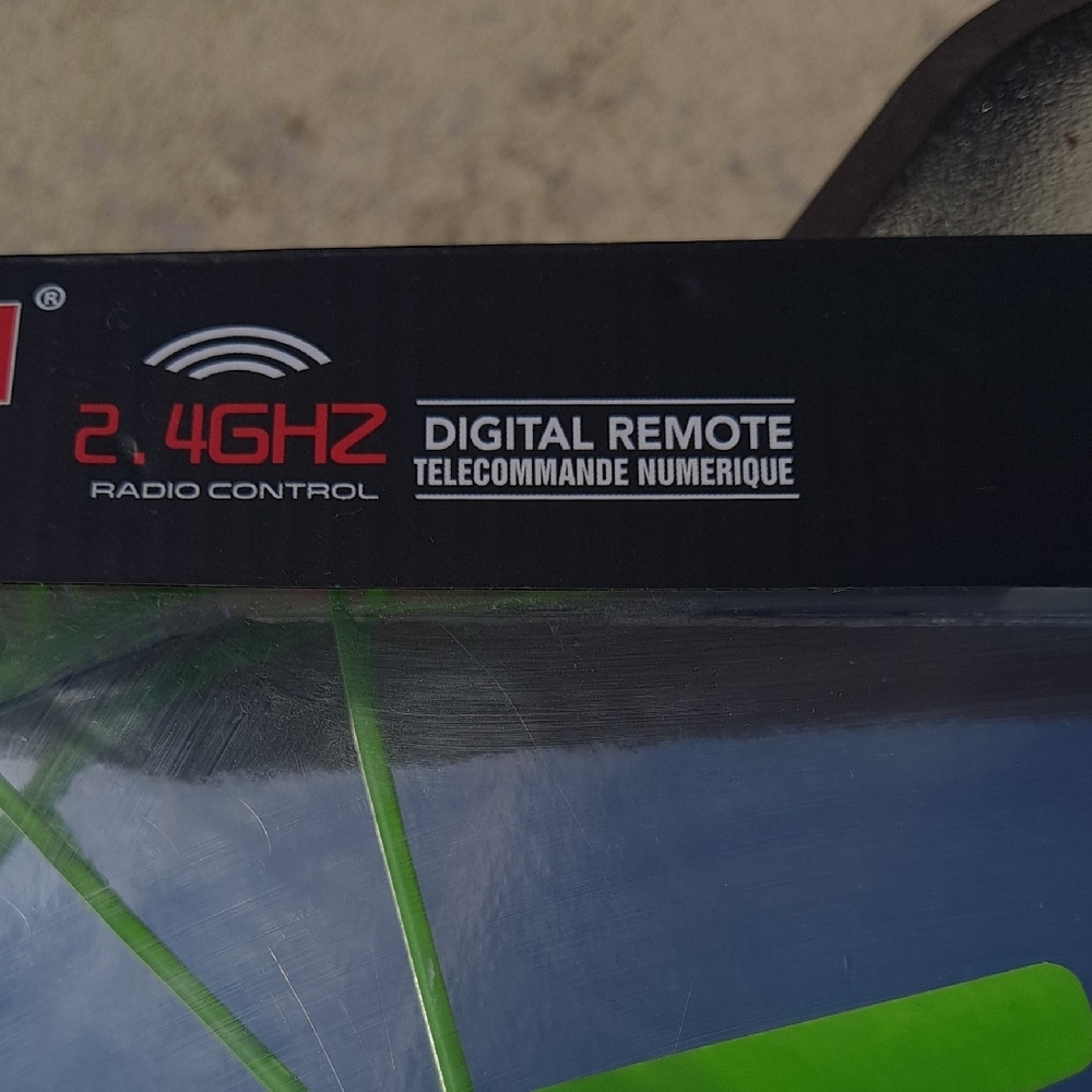 Syma Drone with Green Propellers and Remote - Picture 7 of 15